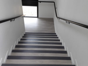 Mise en conformité d'un escalier avec pose de PVC spécial marches
